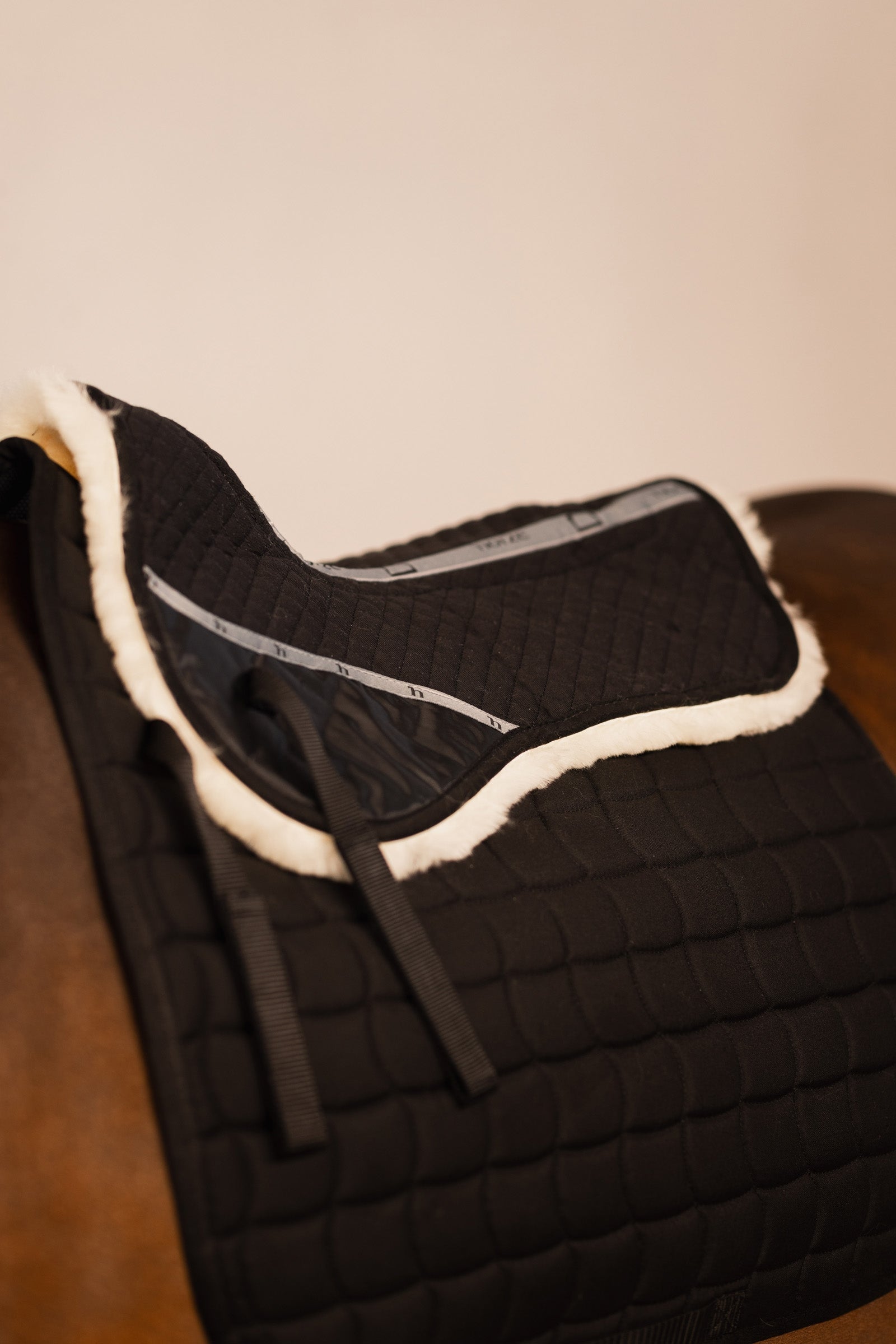 Horze Harleigh Sheepskin Rising Pad with Spine free Saddle Pads
