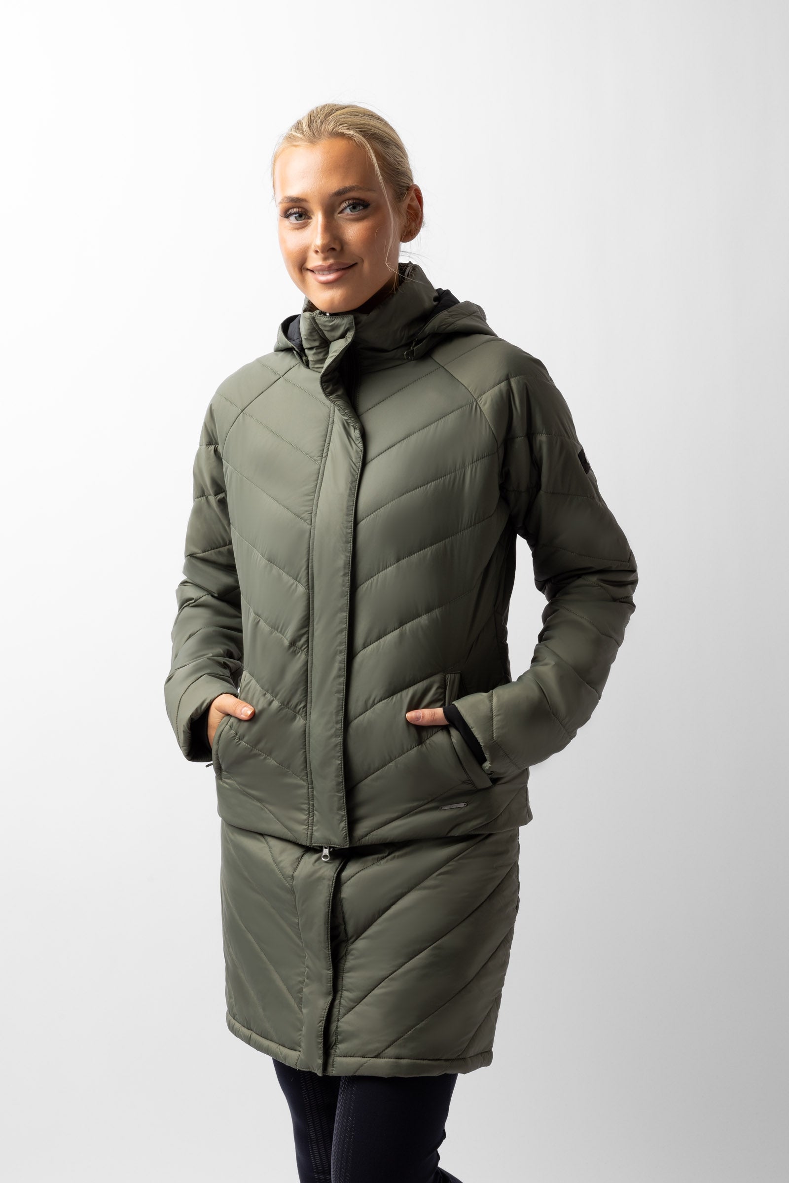Horze Aurora Gefütterte Damen Parka Reitjacke mit abnehmbarem Rock Damen Reitbekleidung