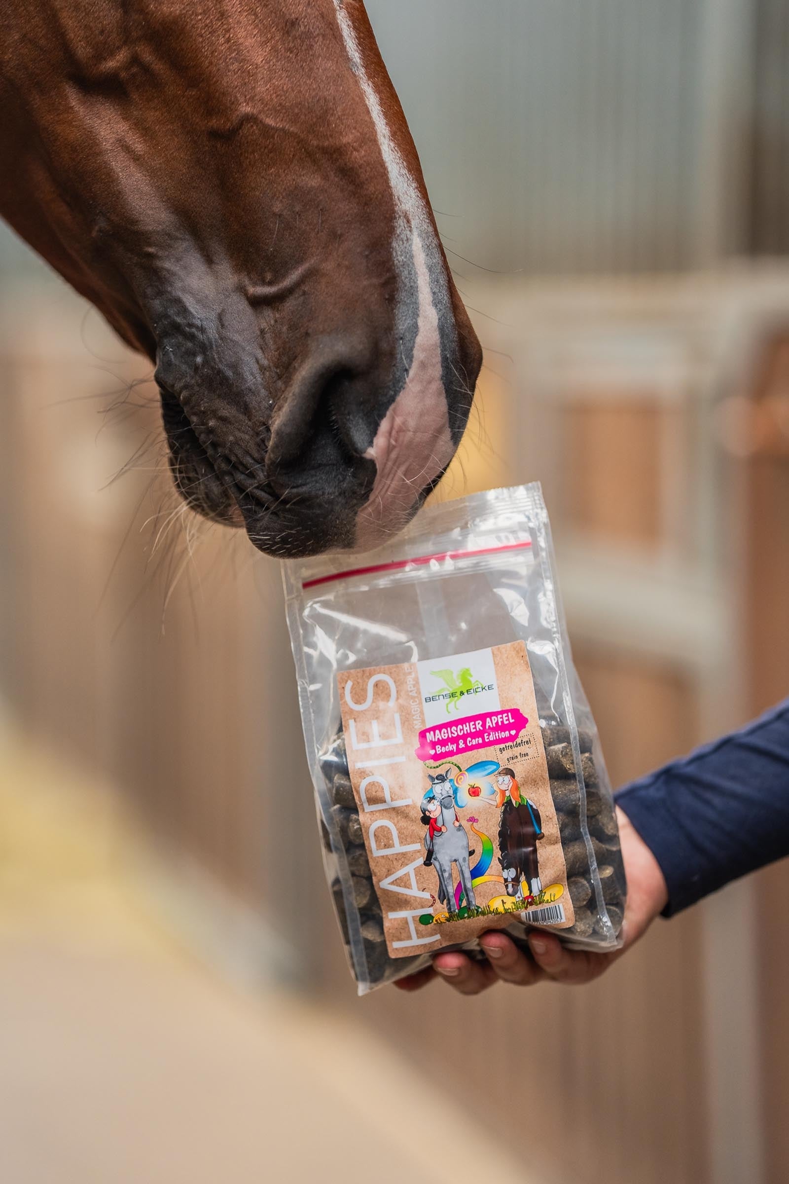 Bense & Eicke Happies "Becky & Cara Edition", Magic Apple, 1 kg Horse Feed & Nutrition