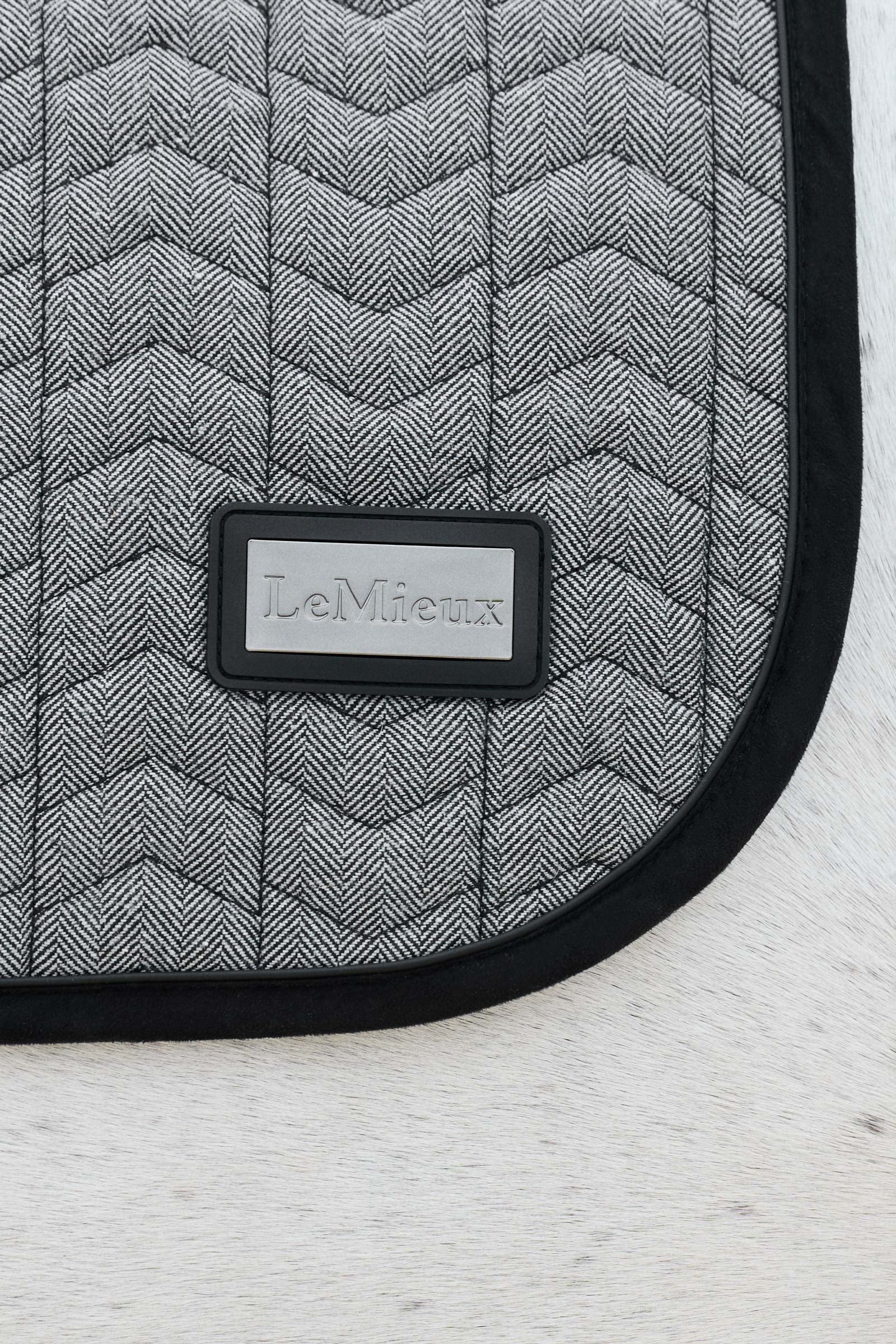 Pack shot 2