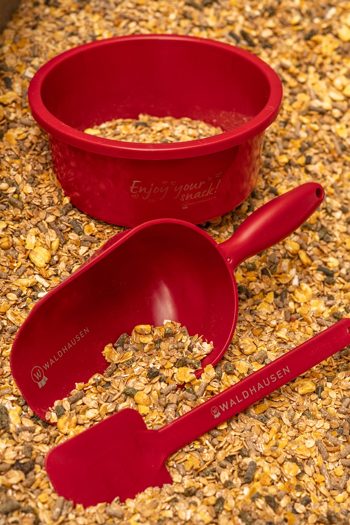 Waldhausen Small Feeding Bowl With Lid, 2 L Horse Feeders & Waterers