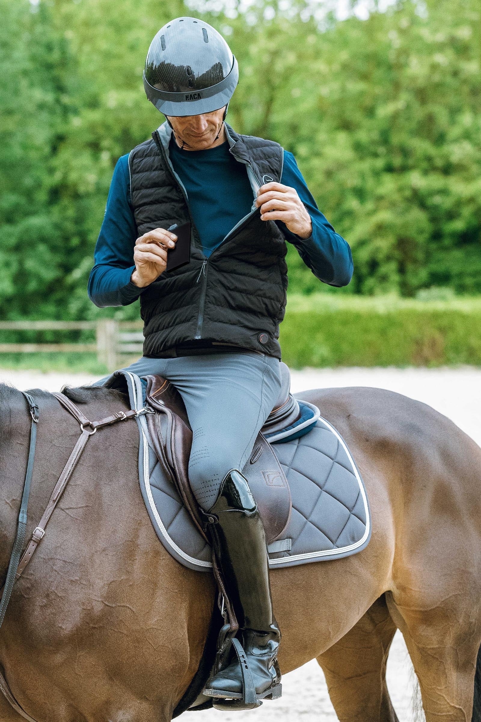 Equi Theme EQUITHÈME Charlie Waistcoat Battery Women’s Riding Clothing
