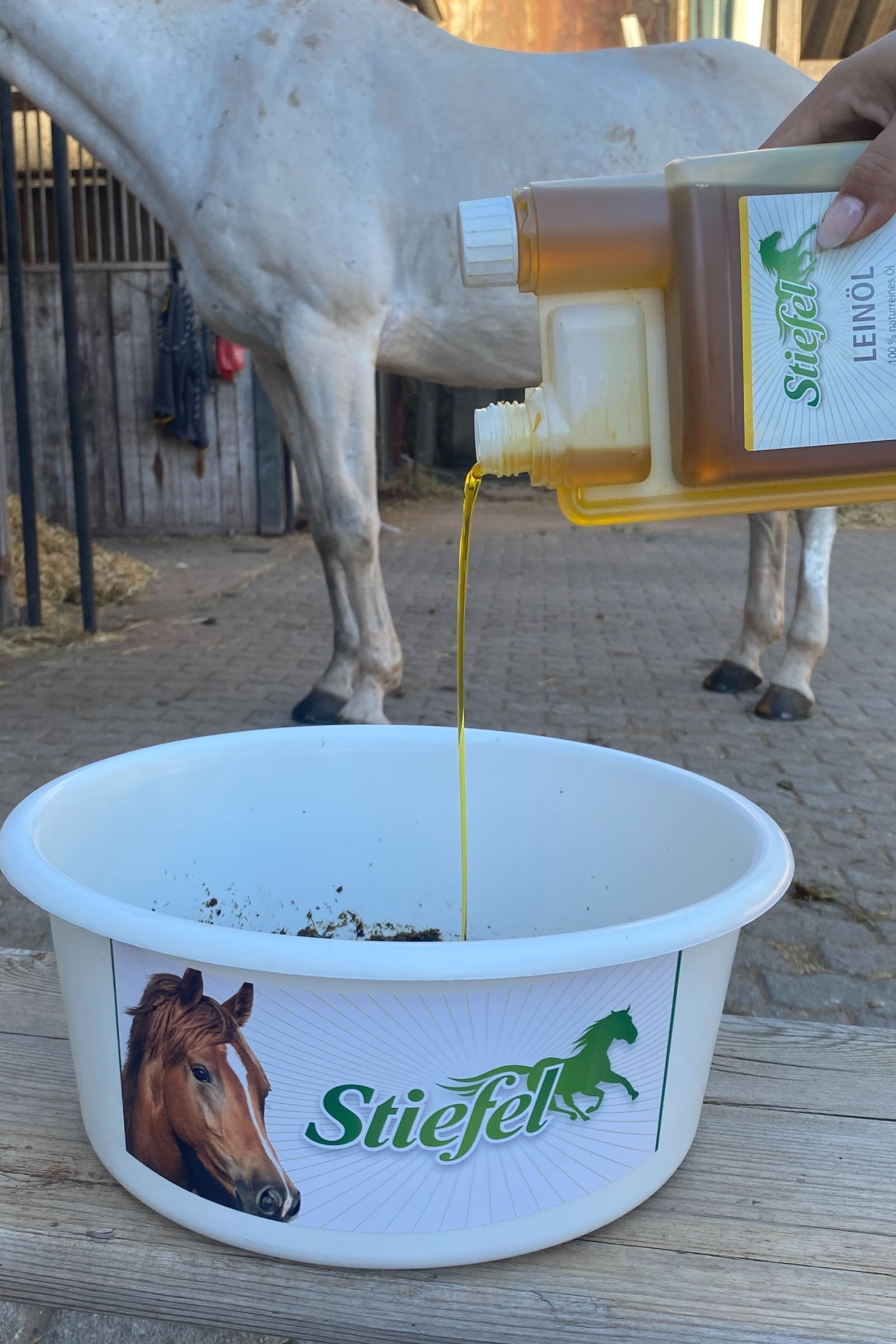 Stiefel Linseed Oil, 1l Horse Feed & Nutrition