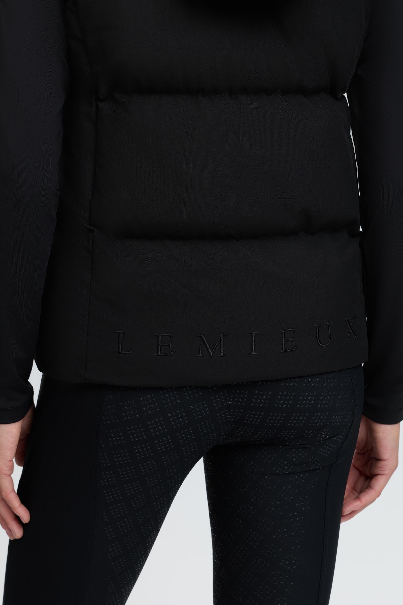 Model shot 9