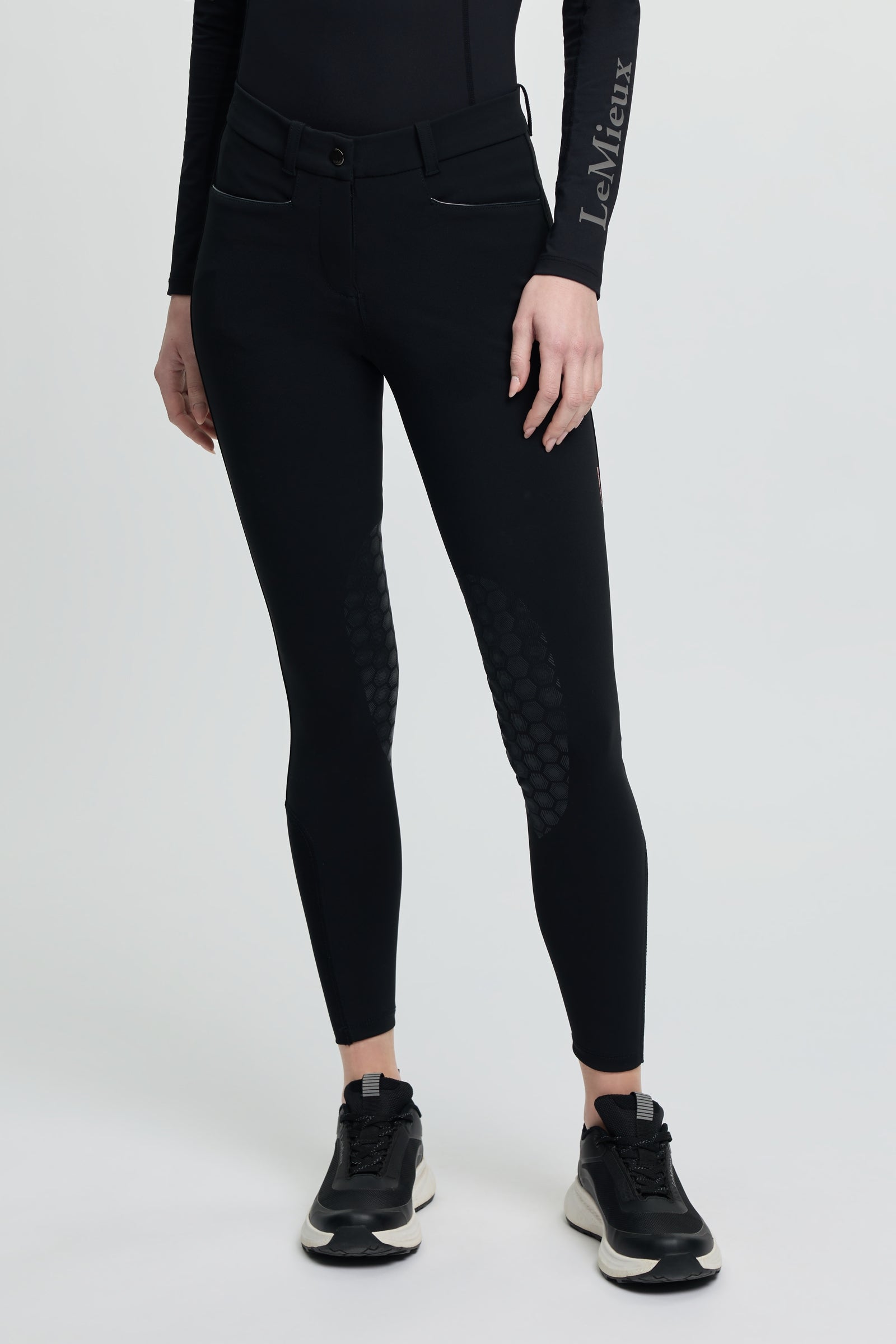 Model shot 2